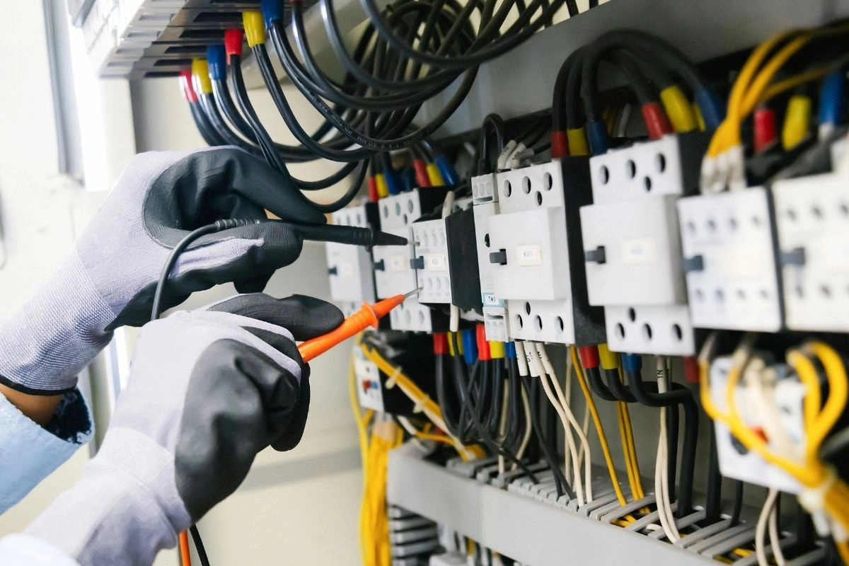 Evde ve İşyerinde Elektrikçi Çağırmadan Önce Yapılması Gerekenler